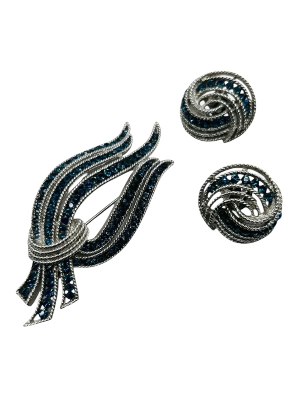 Vintage Trifari 1963 Cavalcade Montana Blue Brooch Earring Set